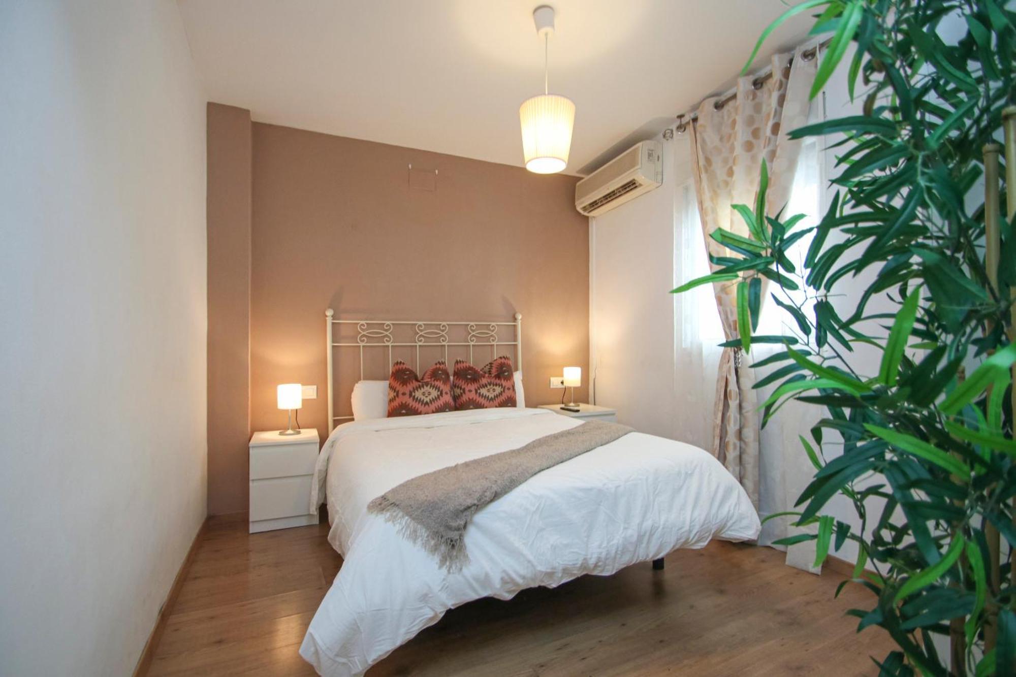 Spacious 2 Bedroom In The Heart Of Triana Appartement *