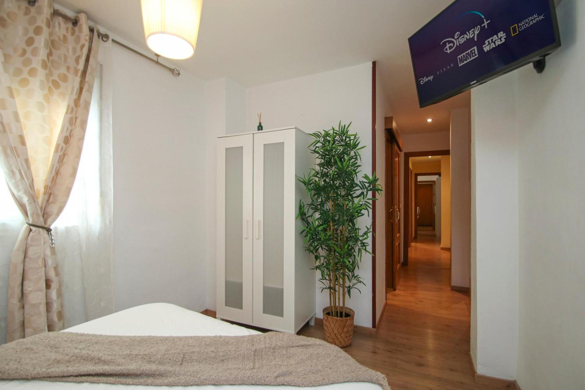 Spacious 2 Bedroom In The Heart Of Triana Appartement