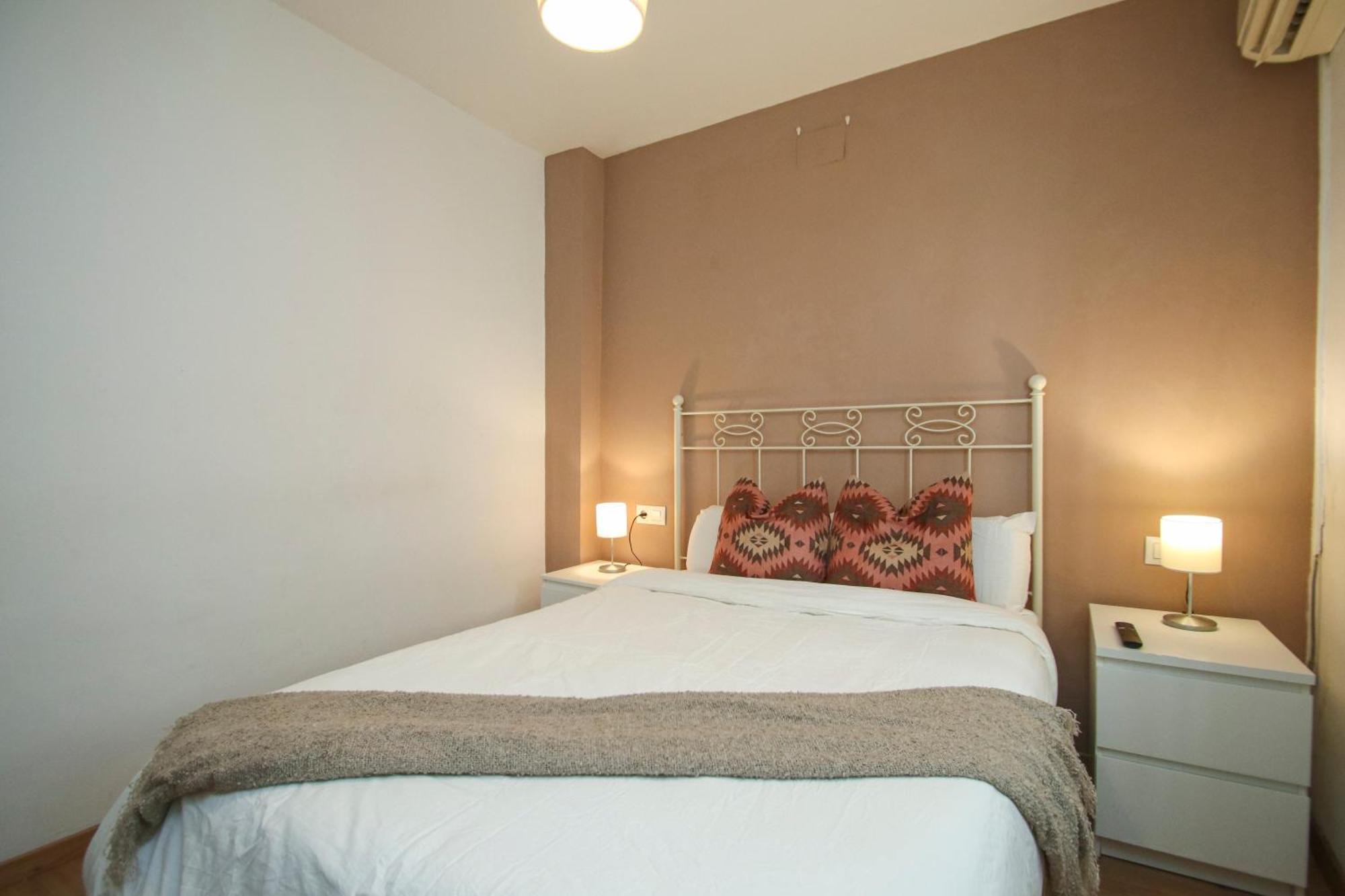 Spacious 2 Bedroom In The Heart Of Triana Appartement *
